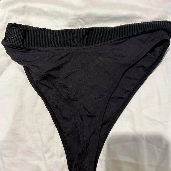 Frankie’s Bikini - Picture 2 of 4